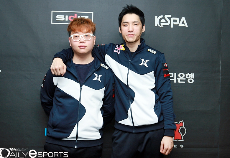 킹존 드래곤X의 미드라이너 '폰' 허원석과 강동훈 감독.