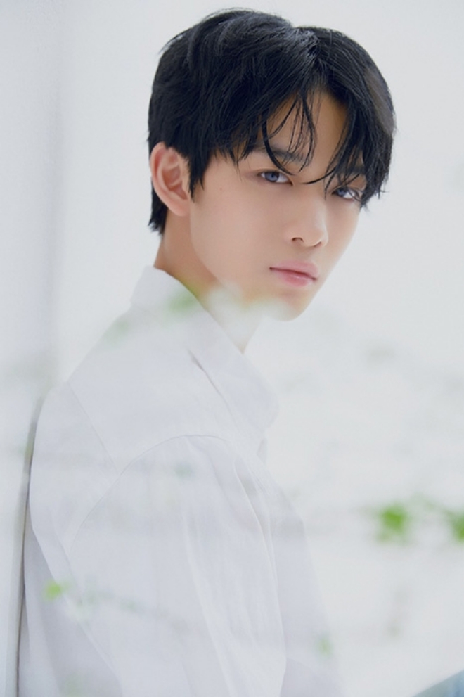 배진영, 워너원 멤버들과 변함없는 우정 화제