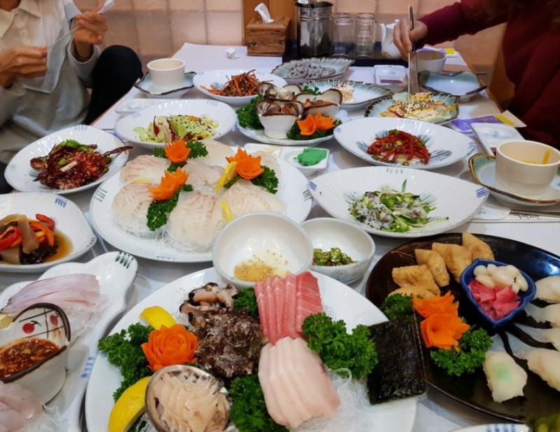 여수맛집 ‘동백회관’ 해산물, 찜, 구이 등 제철 식재료로 만드는 회정식과 간장게장