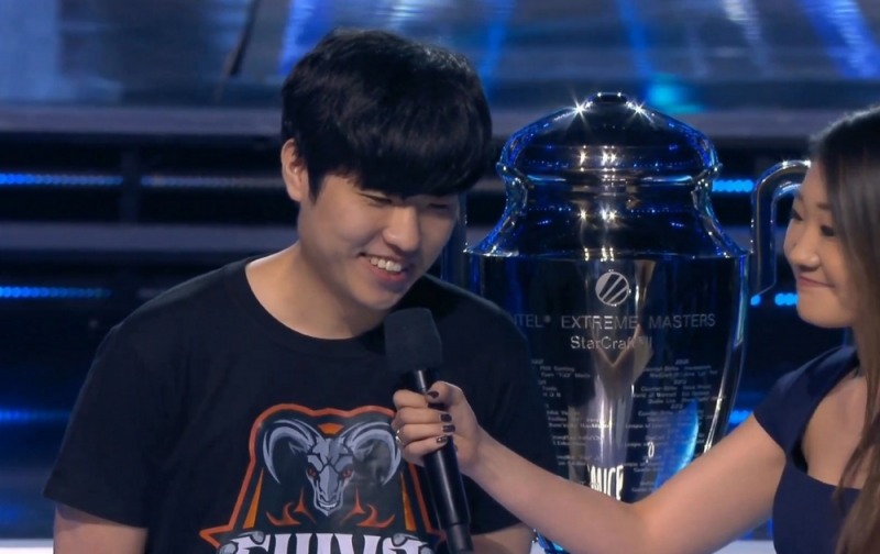 IEM 월드 챔피언십에서 우승을 차지한 어윤수가 인터뷰에 응하고 있다(사진=IEM 생중계 화면 캡처).
