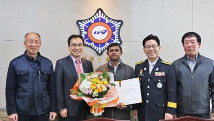 (사진='LG의인상'은 경찰, 군인, 소방관 등 공직자 뿐아니라 타인을 위해 살신성인한 일반인까지 의로운 행동에 대해 수상하고 있다.)