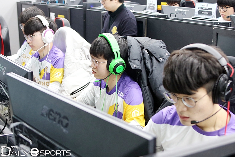 2라운드 치킨을 차지한 OP 게이밍 레인저스.