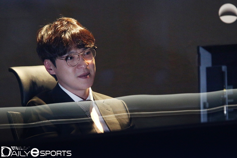 SKT 김정균 감독 "1R과는 달라진 경기 보여주겠다"