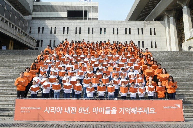 월드비전, '시리아 내전 발생 8주년' 기념행사 진행... 시민 200명이 시리아 평화 염원 합창