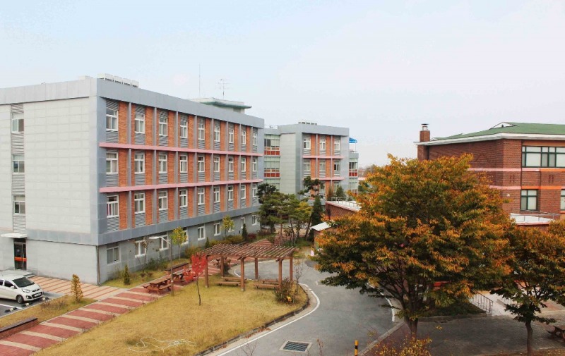 (사진=특성화대학 '바이오캠퍼스'는 정보검색실과 그룹 스터디실 등을 보유하고 있고, 434명의 입사가 가능하다.)