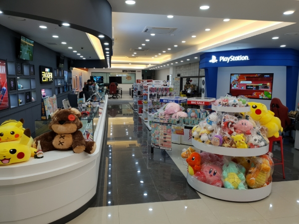 강남역 11번 출구 앞에 위치한 '게임이너스 콘솔마켓' 입구 모습.