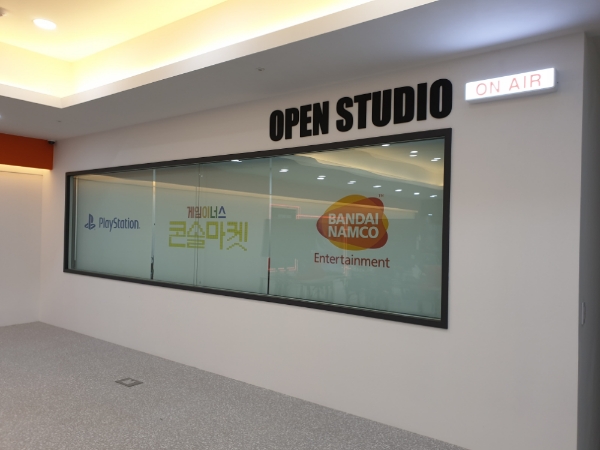 콘솔 이용자나 크리에이터에게 무료로 제공되는 오픈 스튜디오.