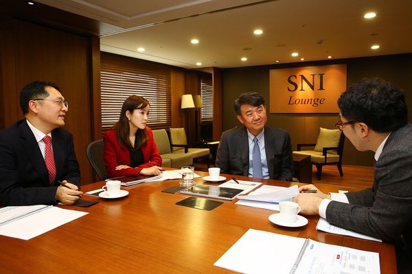 SNI라운지에서 미팅 진행 중인 VVIP 고객.