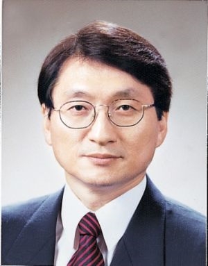 (사진=허일섭 GC녹십자홀딩스 회장이 2010년 제2대 이사장으로 선임돼 현재까지 목암연구소를 이끌고 있다.)