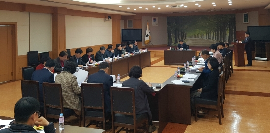 4일 군청 대회의실에서 읍면장을 비롯한 40여 명의 직원들을 대상으로 ‘2020년 예산에 편성될 담양군 주민참여예산제도 운영방향 설명회’를 개최했다./사진=담양군