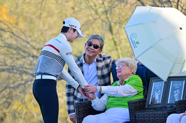 뱅크 오프 호프 파운더스컵 4라운드에서 마릴린 스미스와 박성현. 사진=Gabe Roux/LPGA