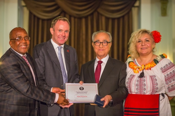 (사진=김두현 이사장이 1990년 2대 이사장으로 선임돼 현재까지 재단을 이끌고 있다.)