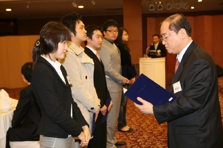 (사진=대상문화재단은 설립이후 2014년말까지 중고교 장학생 9,447명을 대상으로 97억원의 장학금을 지원했다.)