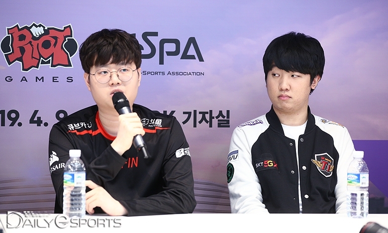9일 열린 미디어 데이에서 설전을 벌였던 '소드' 최성원(왼쪽)과 '칸' 김동하.