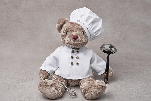 롯데호텔은 가정의 달을 맞아 ‘해피 키즈 데이(Happy Kids Day)’ 패키지를 오는 5월 31일까지 선보인다. 사진은 로니베어 모습. / 사진 제공 = 롯데호텔