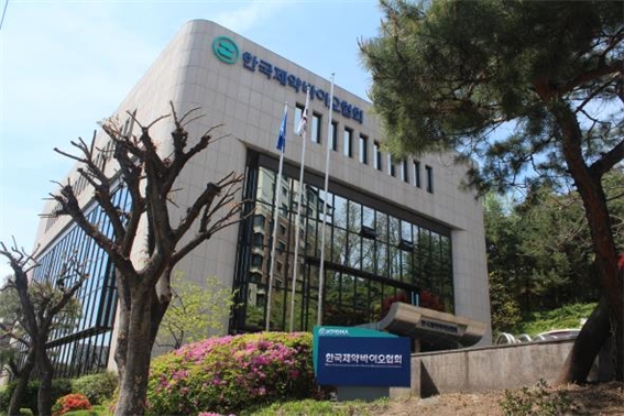 제약업계, 강원 산불 피해 10억원 상당 의약품 기부