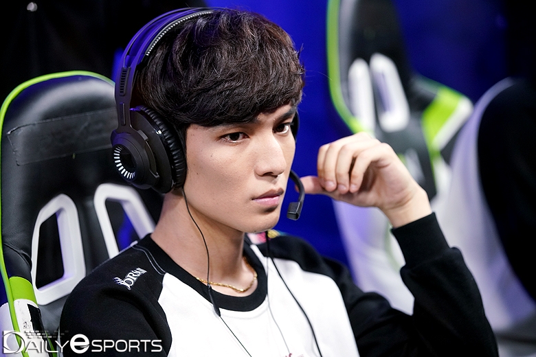 락스 피닉스의 사이드 '살렘' 이성진.