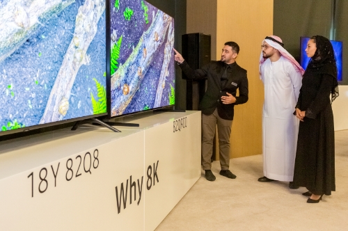 삼성전자가 17일(현지시간) 아랍에미리트 두바이에 위치한 릭소스 호텔에 주요 거래선과 미디어를 초청, 2019년형 QLED TV를 중동 지역에 본격 출시하는 행사를 개최했다고 밝혔다. / 사진 출처 = 삼성전자