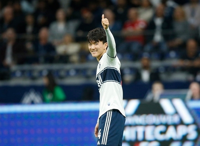 데뷔골을 넣고 기뻐하는 황인범. 사진_밴쿠버 화이트캡스 SNS