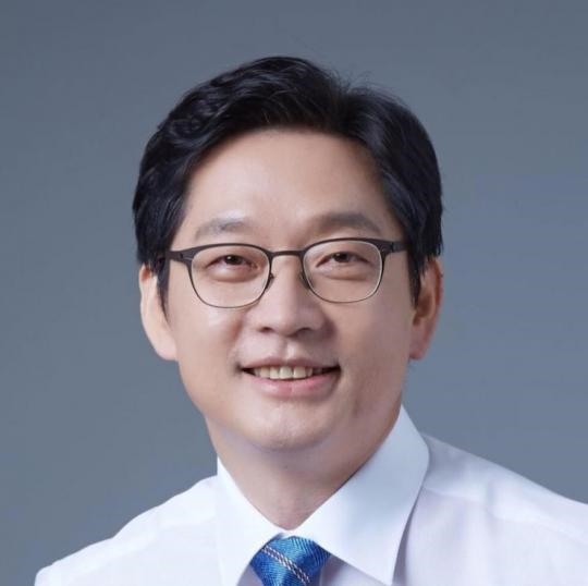 (사진=김경수 경남도지사가 경남로봇랜드재단 이사장으로 소속돼있다.)