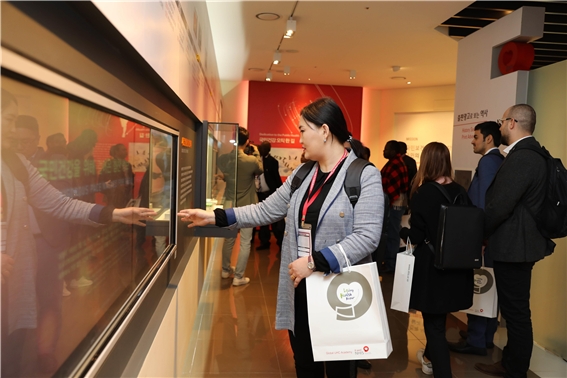23개국 국제 보건의료 전문가 건보공단 방문 모습. / 사진 제공 = 국민건강보험공단