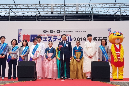 김익주 위원장이 이용섭 시장의 축하메세지를 대독하고 있다./사진=광주광역시