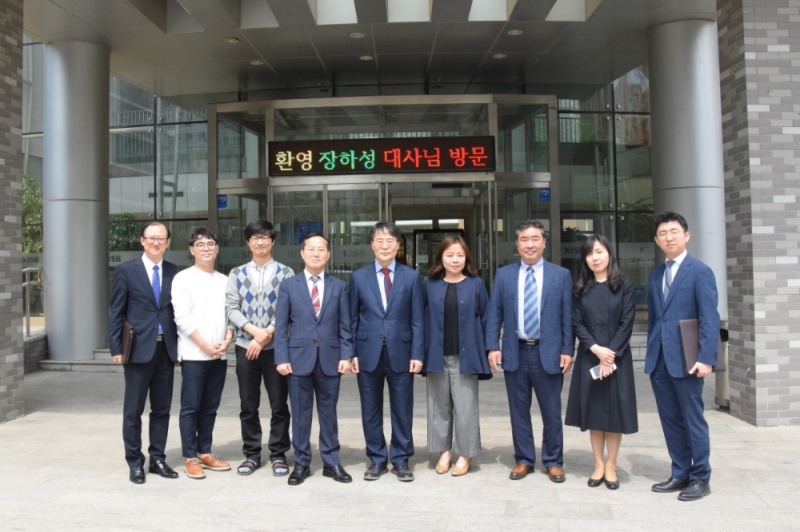 북경한국국제학교는 장하성 신임 주중국 대사가 2019년 4월 19일 북경한국국제학교를 방문했다 / 사진=서화미(북경)