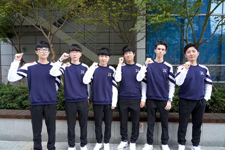 왼쪽부터 이누리, 이형석, 배준성, 성명근, 루이스 알레한드로, 박현우 코치