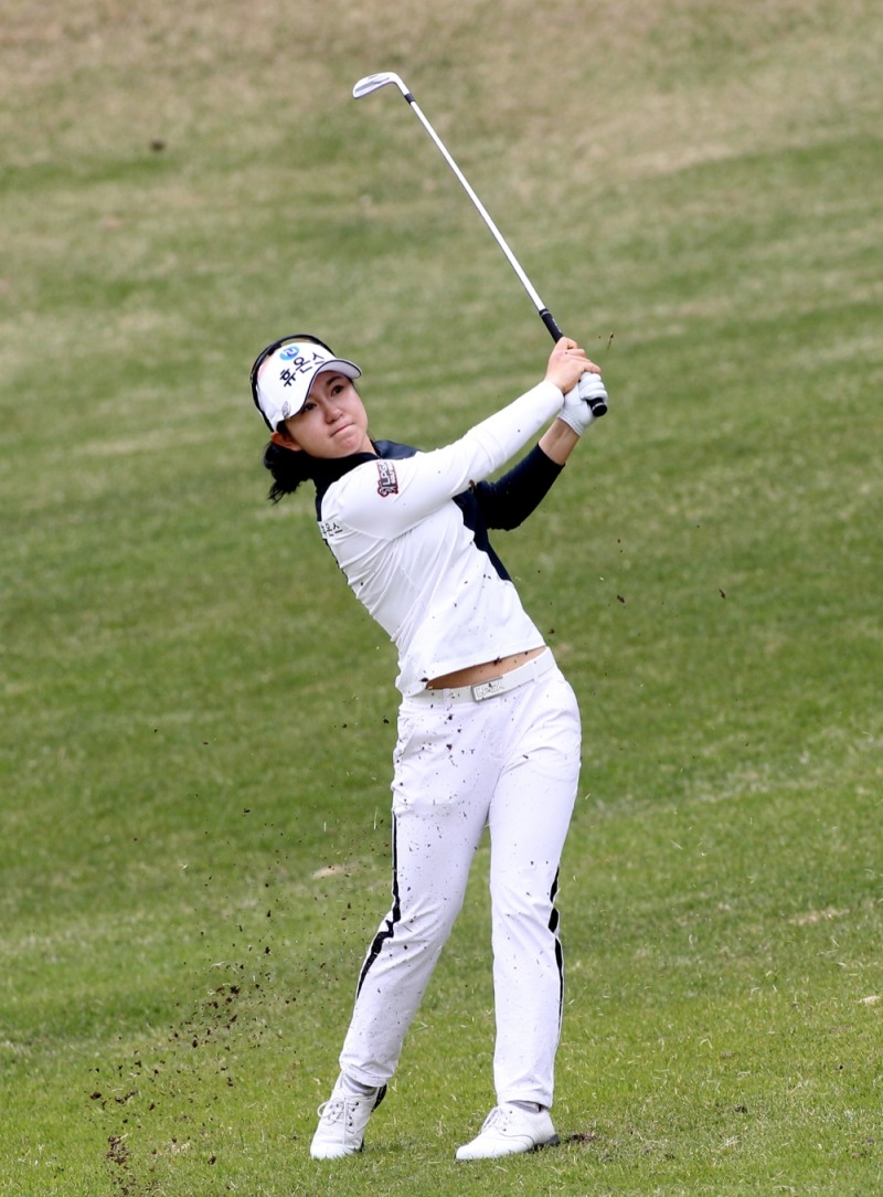 프로 투어 첫승을 차지한 이승연. 사진 김상민 기자