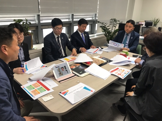 광주광역시의회 산업건설위원회(위원장 황현택)는 4월23일 상임위 주요기관인 김치타운관리사무소와 (재)광주그린카진흥원을 방문하여 주요업무를 청취하고 관계자들을 격려했다./사진=시의회