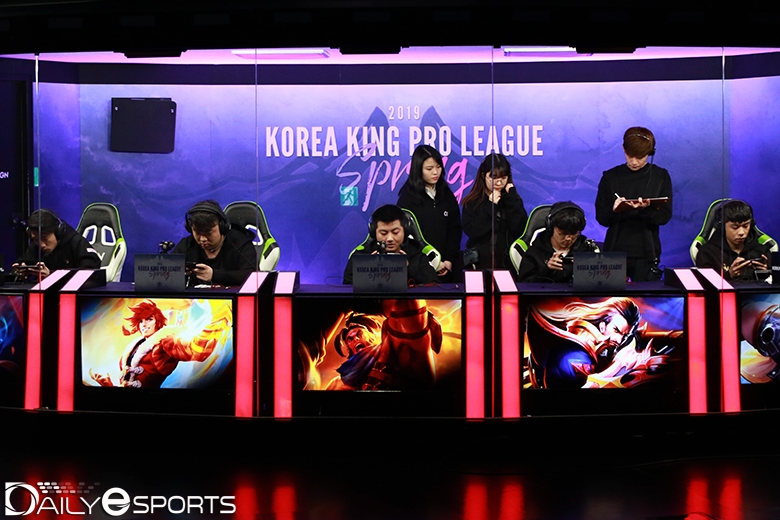 크라운 와처 게이밍.