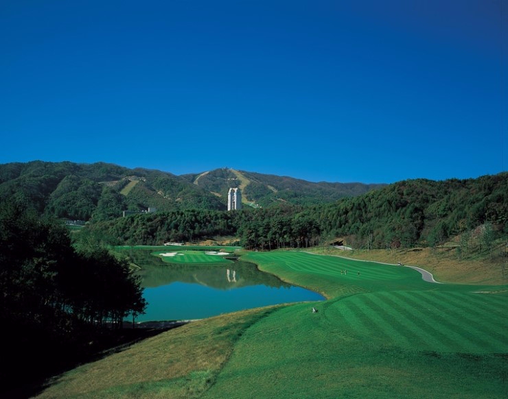 잭 니클라우스가 우리나라에서 처음으로 설계하고 사인한 시그니처 코스인 강원도 문막의 휘닉스파크.