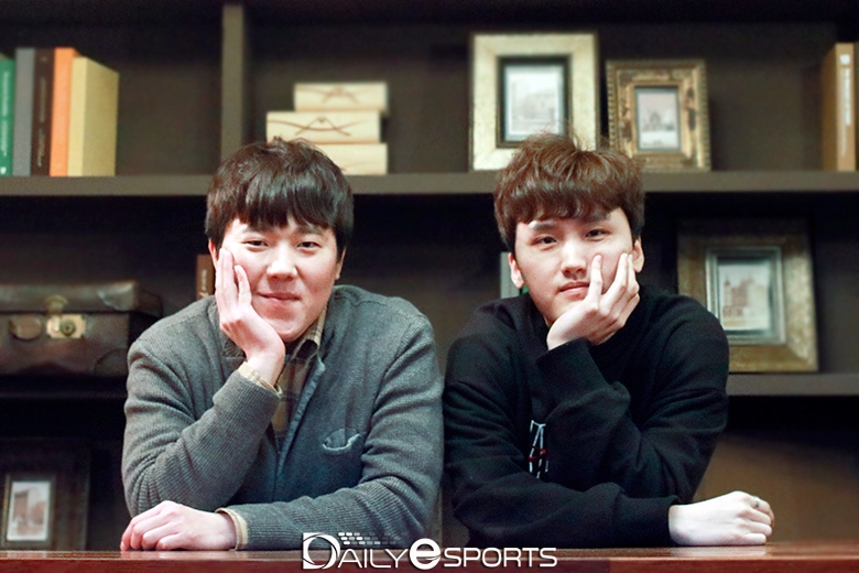 샌드박스 게이밍의 '조커' 조재읍(왼쪽)과 강병호 코치.