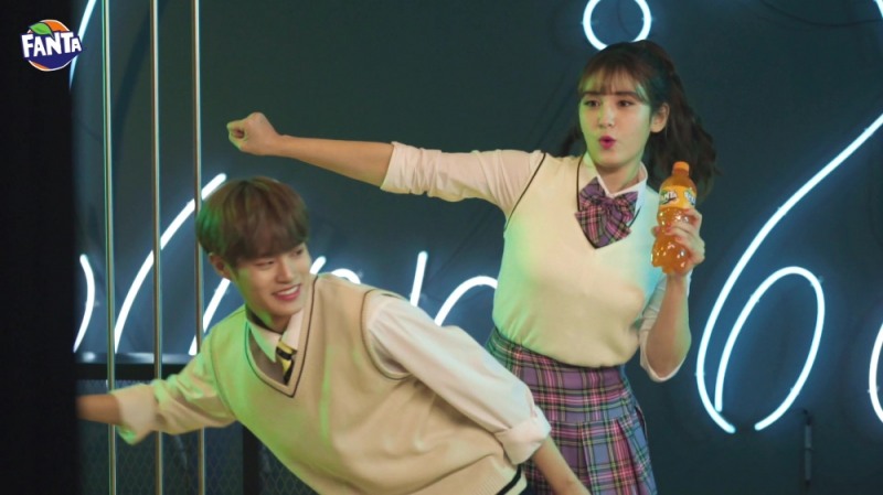 전소미 이대휘 광고 영상 촬영 현장 비하인드 캡처 / 사진 제공 =코카-콜라