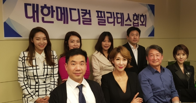 앞줄 왼쪽부터 CM병원 이상훈원장, 앤필라테스 최윤정원장, 바른세상병원 서동원원장, 박세정아나운서.뒷줄 왼쪽부터 스마트바디랭귀지 이상은대표, 김미영아나운서, 김승주아나운서, 고대안암병원 이상헌교수