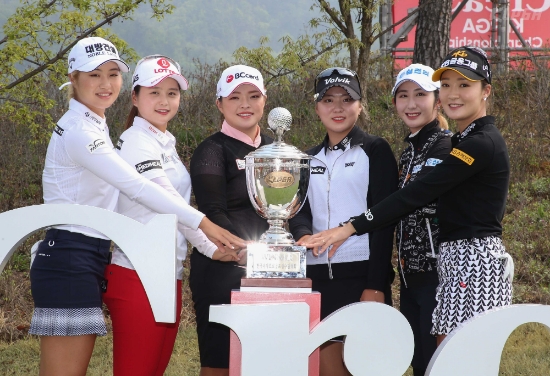 제41회 KLPGA 챔피언십 공식 포토콜에서 포즈 취하는 이정은6,최혜진,장하나,조아연,배선우,오지현. 사진=KLPGA 제공