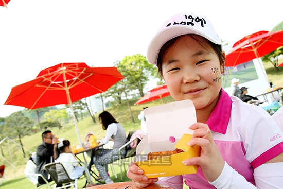 가정의 달 축제와 지역 나눔 실천, 두마리 토끼를 잡는 골프축제