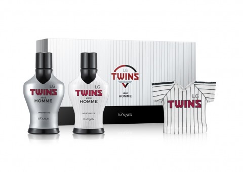 사진=이자녹스가 출시한 LG트윈스 에디션 X2D2 옴므 모이스춰라이저