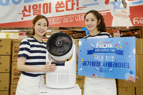 사진=강서점에서 열린 신일의 홈플러스 로드쇼 신제품 공기청정 서큘레이터를 홍보하고 있는 모델들