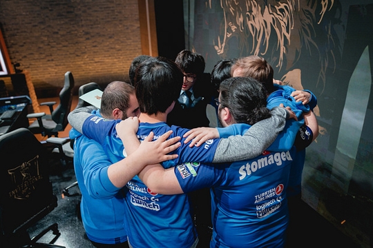 MSI 플레이-인 스테이지에서 꾸준한 성과를 낸 터키팀. 사진은 2018년에 출전한 슈퍼매시브 e스포츠.