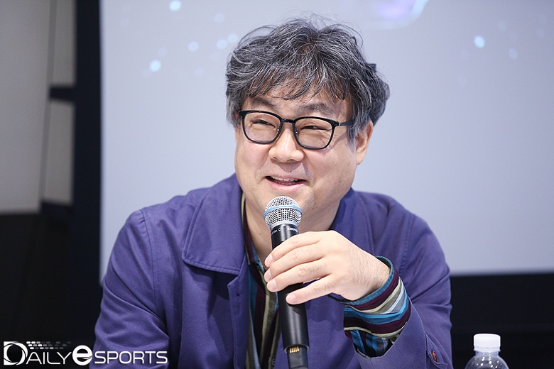 엄재경 해설 위원.