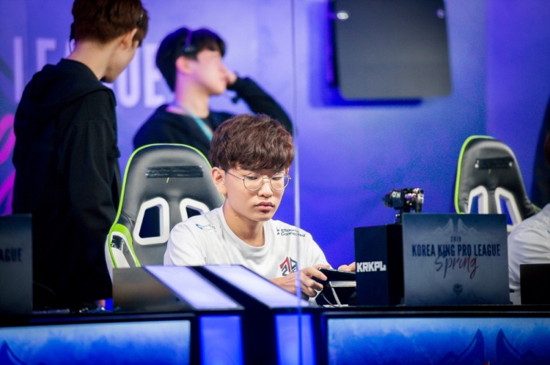 ESC 729의 사이드 '샤인' 박주민.