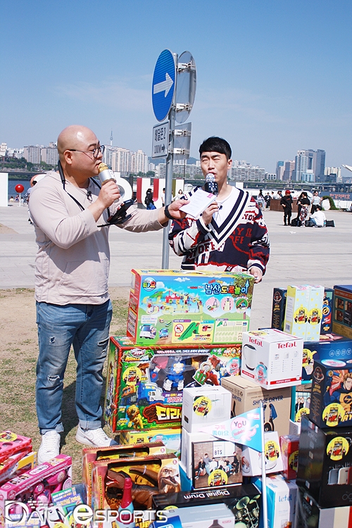 엄청난 상품들이 주인을 기다리고 있다.