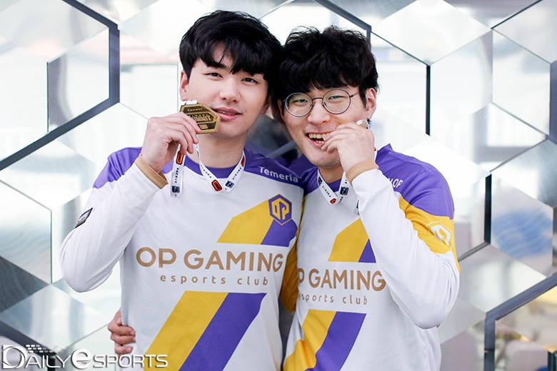 OP 게이밍 레인저스의 '테메리아' 이길도(왼쪽)와 '디지98' 황대권.