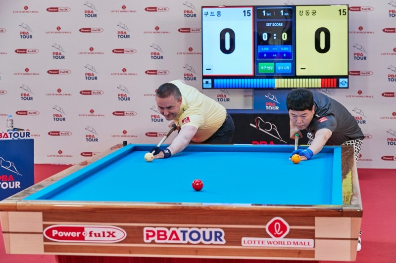 지난 4월 13일에 열린 슈머매치에서 경기중인 프레드릭 쿠드롱과 강동궁 선수 모습. 사진_PBA 제공