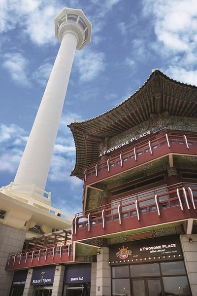 부산타워와 팔각정 외부 주경/사진출처=CJ푸드빌