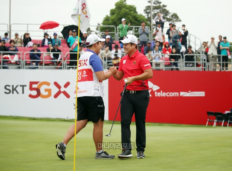 이번 대회 우승으로 상금 2위로 뛰어올랐다.