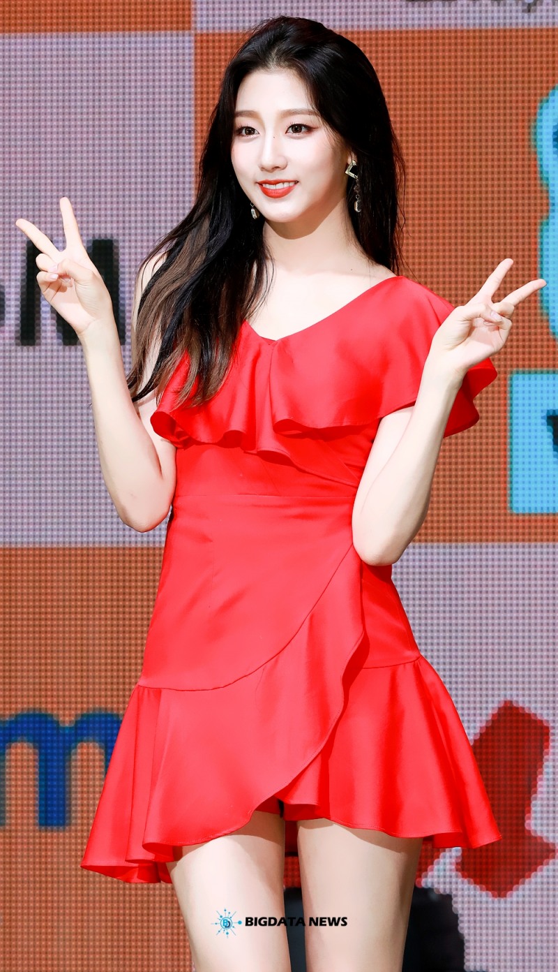 러블리즈 정예인, 여섯 번째 미니 앨범 '원스 어폰 어 타임' 발매 기념 미디어 쇼케이스 현장