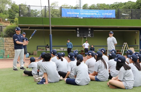 [이슈] 컴투스, 야구 꿈나무 위한 '청소년 야구캠프' 개최