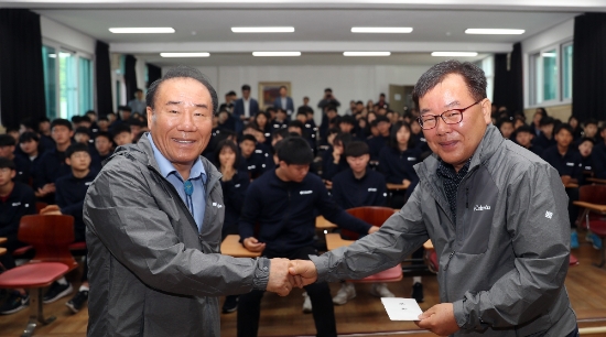 장휘국 광주시교육감이 '제48회 전국소년체육대회 광주체육중 결단식'에 참석해 학생 선수들을 격려했다./사진=시교육청